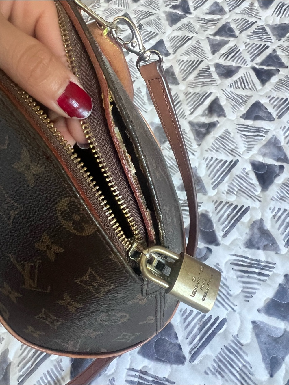 Louis Vuitton Monogram Canvas Dome Satchel with Tan Trim - Picture 3 of 16